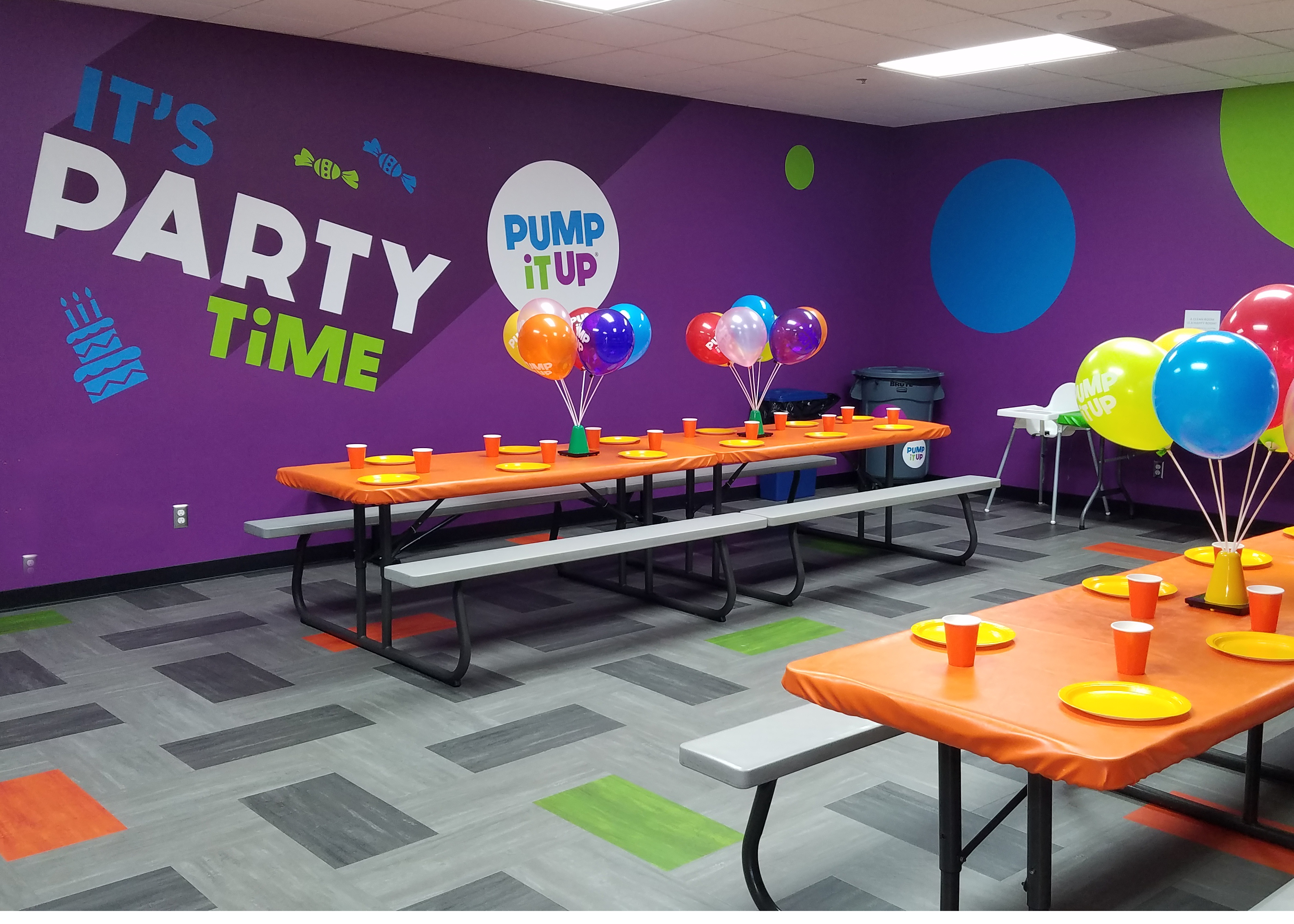 Pump It Up Party Room Lynnwood celebration with birthday child on special throne